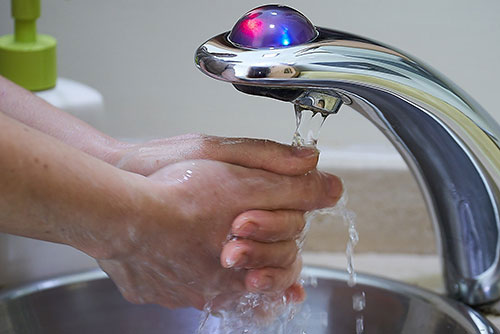 Ozonated water for the sterilization of your hands